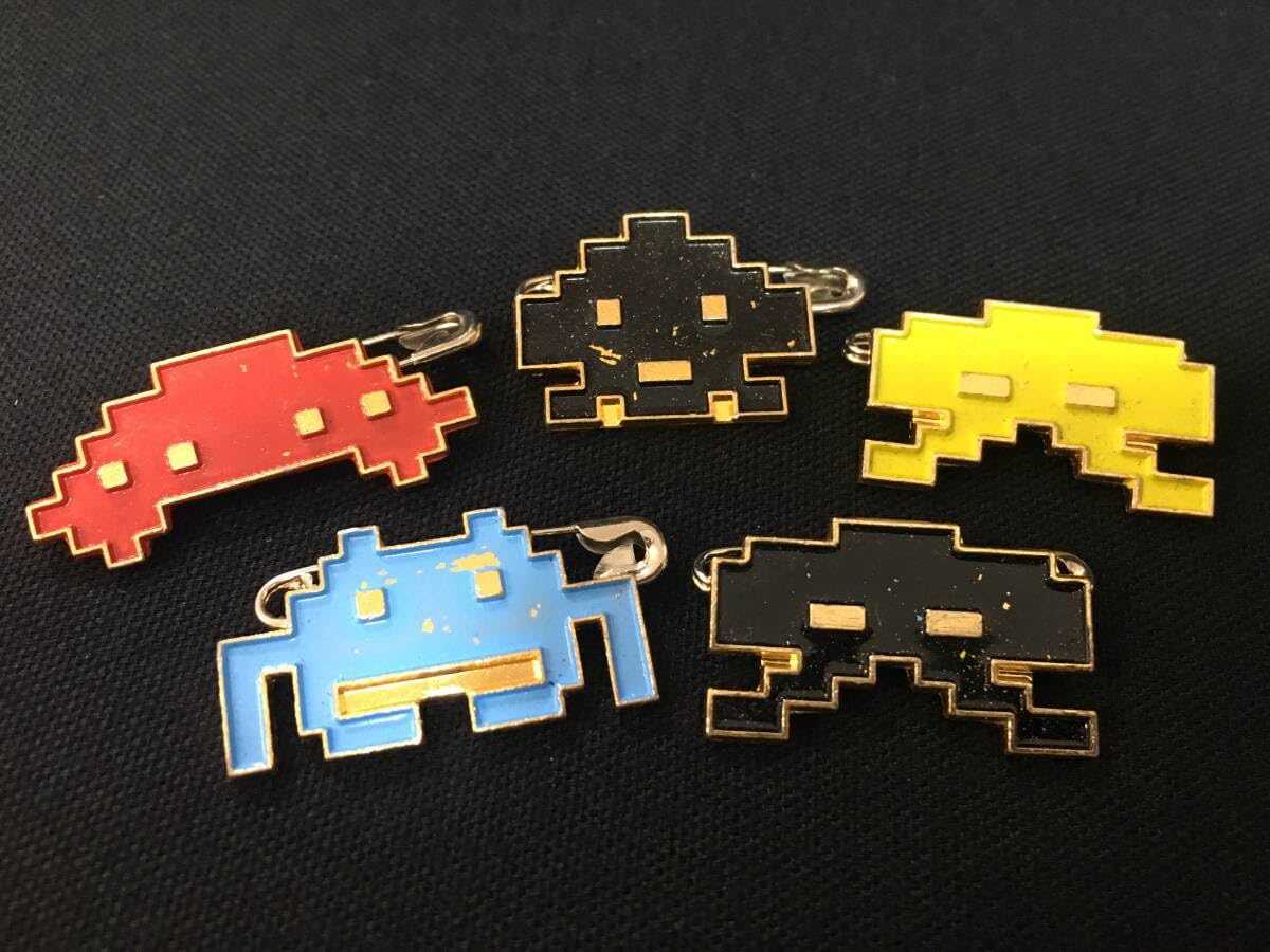 Amazon | スペースインベーダー ダイキャスト ピンバッジ 5点セット